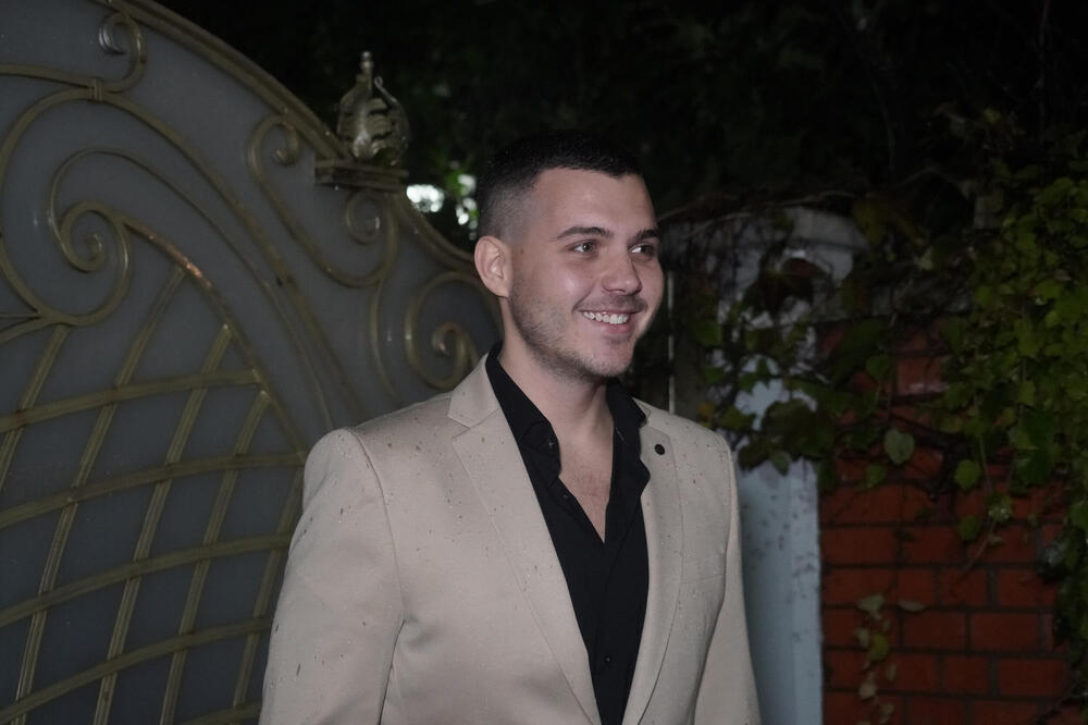 AU, KAKVA DEVOJKA: Breninog i Bobinog sina LEPŠA POLOVINA IZNENADILA, ovako nešto MALO KO DOŽIVI U VEZI