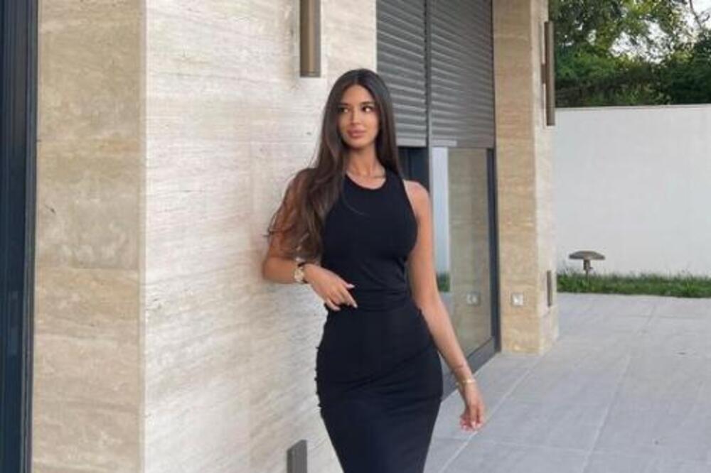 ĐINA DŽINOVIĆ OKUPILA PORODICU, PA IM SAOPŠTILA VAŽNE VESTI: Harisu nije SVEJEDNO, evo o čemu je REČ