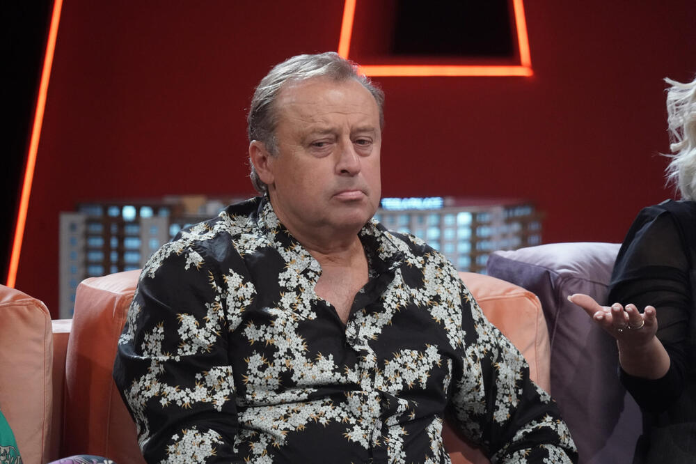 KOME SMETA BOBAN ZDRAVKOVIĆ? Osuli po pevaču ZBOG STAJLINGA: ČUDNE PANTALONE i KAUBOJKE, zašto sve toliko BODE OČI?