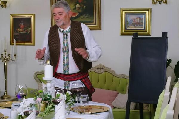 Ostavila ga majka kao malog, a onda je došla maćeha... Komšije otkrile detalje iz života našeg poznatog pevača