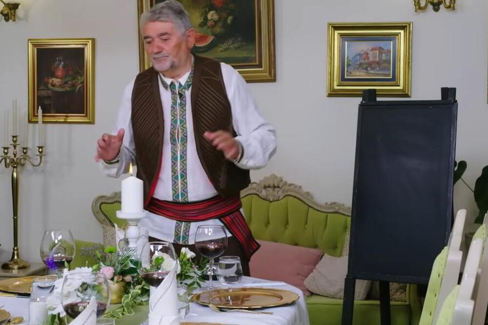 Ostavila ga majka kao malog, a onda je došla maćeha... Komšije otkrile detalje iz života našeg poznatog pevača