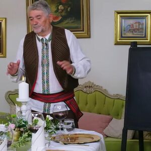 Ostavila ga majka kao malog, a onda je došla maćeha... Komšije otkrile detalje iz života našeg poznatog pevača