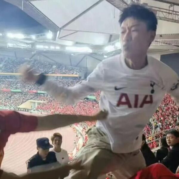 KUNG FU NA TRIBINAMA: Korejci se skinuli u dresove Sona pa PROVOCIRALI Kineze, jedan se krio iza žene! (FOTO/VIDEO)