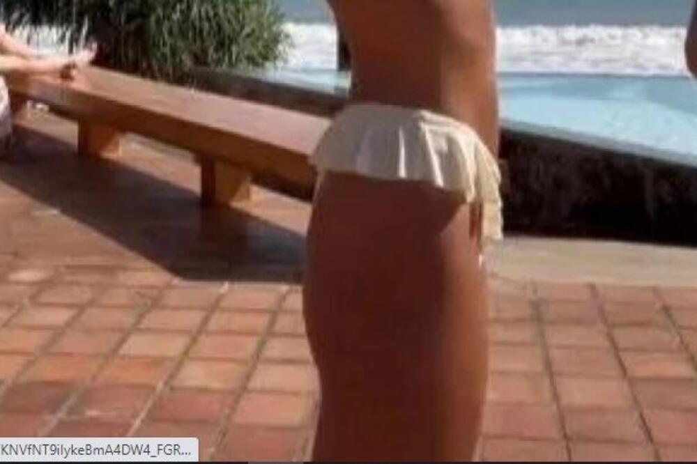 OVO JE ŽENA SA NAJRAVNIJOM ZADNJICOM KOJU ĆETE IKADA VIDETI: Kune se da NIJE FILTER, bukvalno je RAVNA kao DASKA