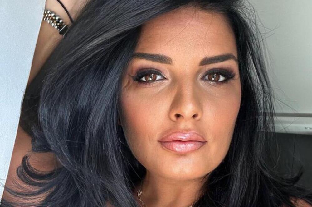 SVI ĆE PRIČATI O OVOJ FOTKI MILENE POPOVIĆ: Bujne GRUDI u prvom planu, pokazala KOLIKO JE DOBRA, prava MAČKA