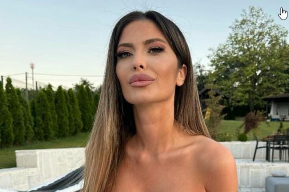 Posle razvoda, tračicama jedva sakrila intimne delove! Zbog ovakvog bikinija muškarcima neće biti dobro
