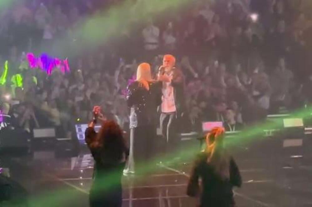 ZAMIRISALI SU JORGOVANI U ARENI! VESNA ZMIJANAC I DINO MERLIN KONAČNO ZAJEDNO NA SCENI: Srbija je DOČEKALA spektakl