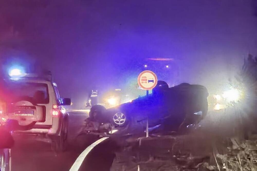NAJMANJE OSAM OSOBA POGINULO U KARAKASU: Kamion se zabio u automobile posle saobraćajne nesreće