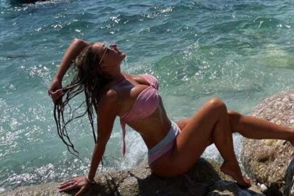 GOVORI DVA JEZIKA, SVIRA KLAVIR I IMA ZAVRŠEN FAKULTET: Ova poznata pevačica je bila u ZADRUZI, jel znate ko je?