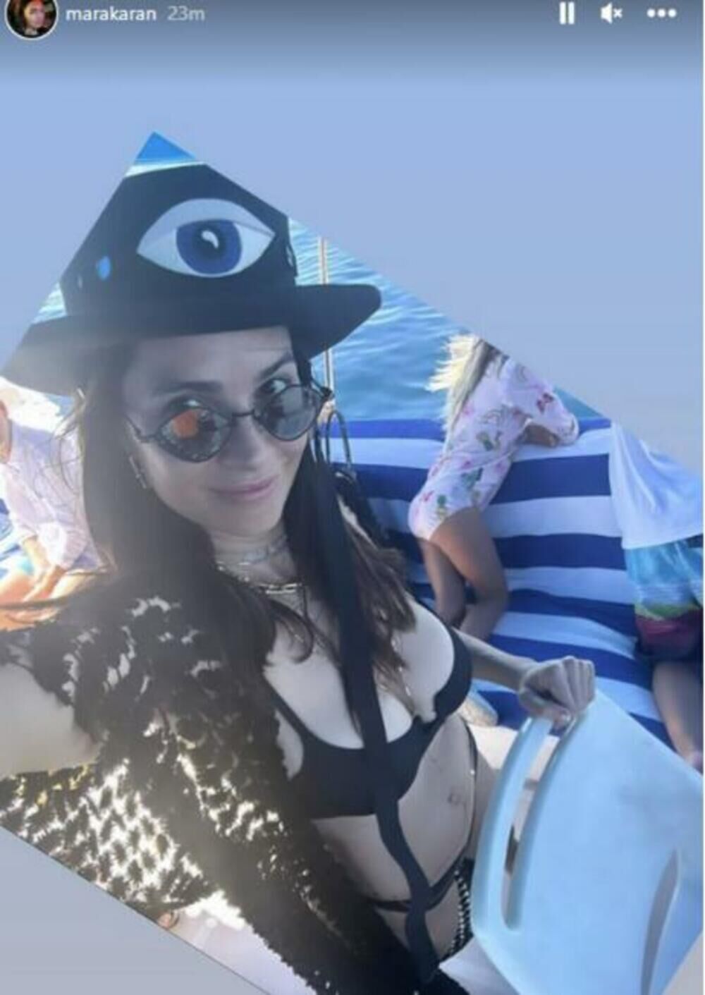 Marija Karan u bikiniju istakla grudi