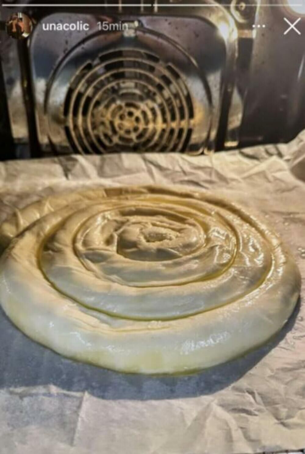 Una je pokazala pitu-savijaču od domaćih, razvučenih kora