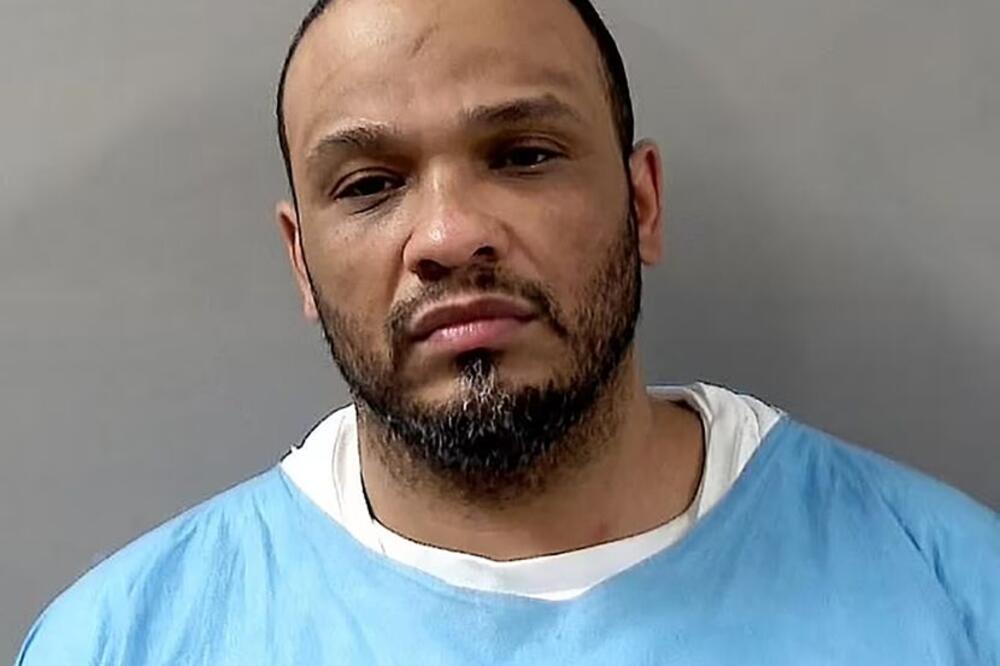 OSTAVIO TERENAC NA BENZINSKOJ PUMPI, A ONDA JE ODJEKNUO PUCANJ: Usledio je pravi HOROR, u vozilu je bilo DETE...