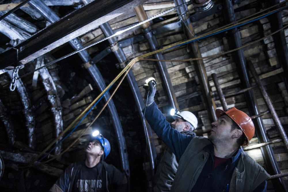 BORBA ZA ŽIVOT U RUŠEVINAMA SE NASTAVLJA: Radnici i dalje ZATRPANI u tunelu, odloženo spasavanje, IMA LI NADE?