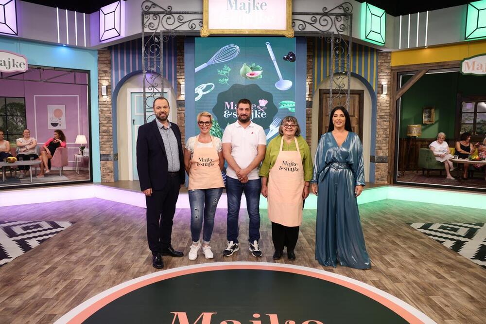 PORODICA BATLAK PONOVO U KUHINJI MAJKI I SNAJKI! Pileća džigerica sa šampinjonima i brzi uštipci danas na meniju