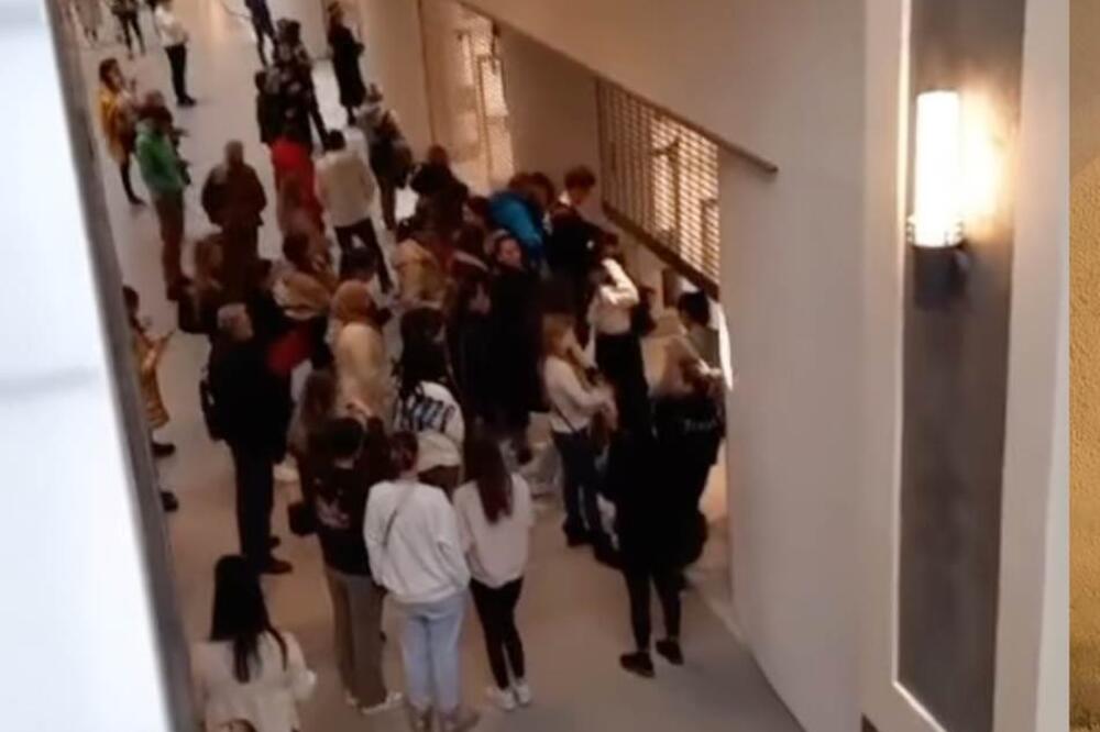 POČELO JE, ŽENE SE POBILE ISPRED "ZARE" ZA CRNI PETAK: Ogromni redovi ispred prodavnica, haos u najavi (VIDEO)