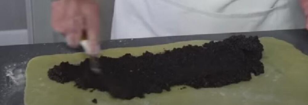 Filovanje testa za pogačice sa makom