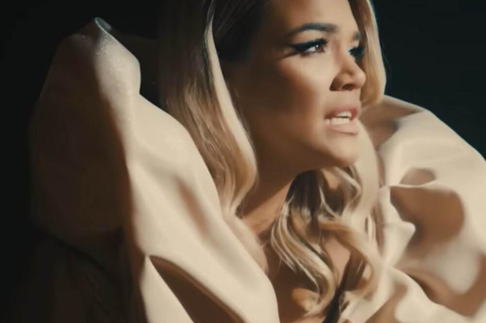 MARIJA MIKIĆ SE VRATILA NA SCENU I NAPRAVILA PRAVU POMETNJU: Za sat vremena ima preko 10.000 pregleda, MREŽE GORE