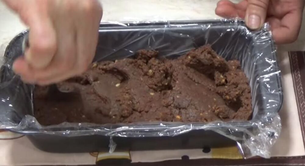 Razvucite masu u poslužavnik