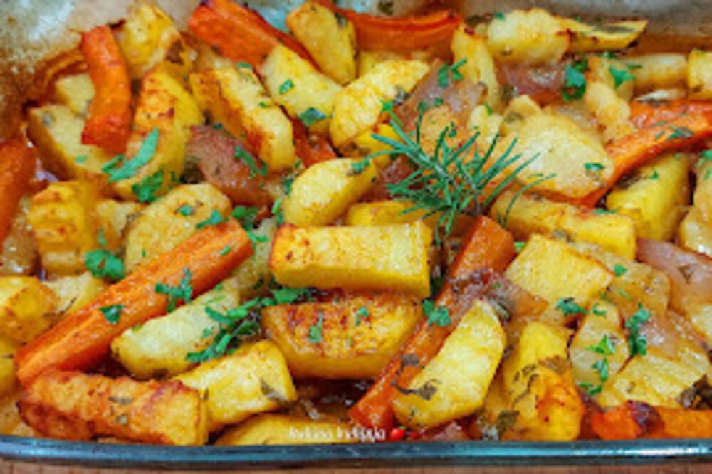 ZAPEČENI KROMPIR IZ RERNE KAKAV JE CELA JUGA JELA SA UŽIVANJEM: Ukusno, a JEFTINO JELO koje će vas DOBRO ZASITITI