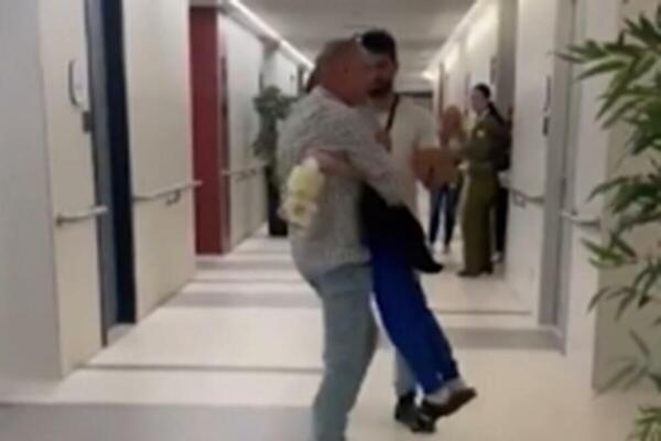 DA VAM SRCE PUKNE: Dečak potrčao ocu u zagljaj prvi put posle dva meseca, BIO JE OTET OD STRANE HAMASA! (VIDEO)