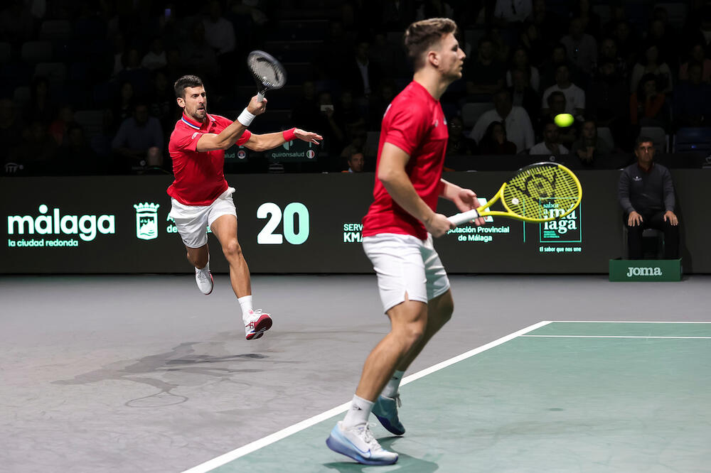 SRBIJA OSTALA BEZ GORIVA I FINALA DEJVIS KUPA: Siner junak Italijana, Đoković i Kecmanović nemoćni