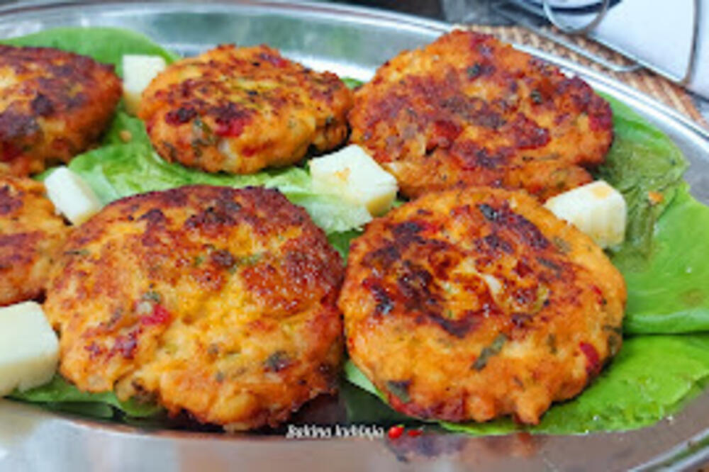 AKO VOLITE FAŠIRANE ŠNICLE OVAKVE ĆETE JOŠ VIŠE ZAVOLETI: Ljudi se dave u njima, BAKA JELA podelila recept (VIDEO)