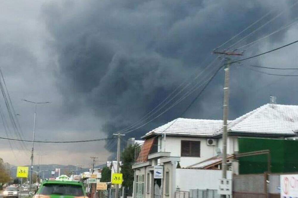 BUKTI OGROMAN POŽAR U NIŠU! Skoro 10 vatrogasnih vozila na terenu, objavljena PRVA FOTOGRAFIJA sa lica mesta