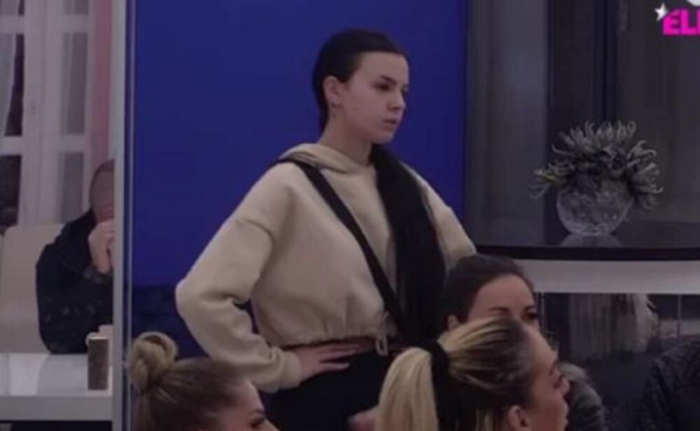 Anita sluša Matorino izlaganje