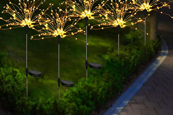 SOLARNO LED DRVO: Fantastična dekoracija za novogodišnje praznike koja će sve oduševiti!