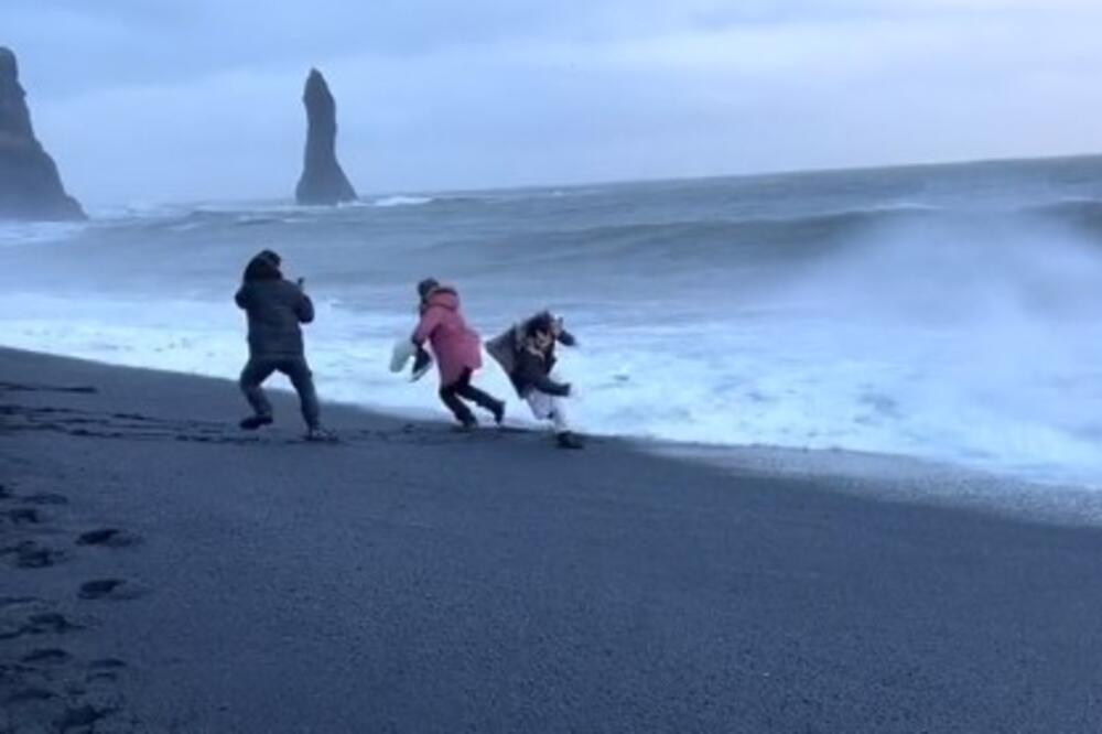 JEZIV SNIMAK SA NAJOPASNIJE PLAŽE NA SVETU: U trenutku MIRNO, a onda na TURISTE NAILAZI OGROMAN... (VIDEO)