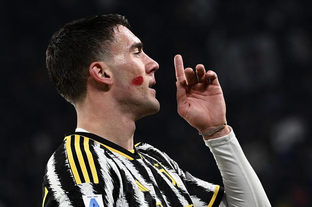 SVI BRUJE O VLAHOVIĆEVOJ PROSLAVI GOLA! A da malo ućutite? (VIDEO)