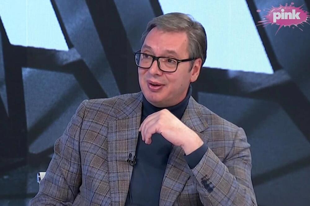 "DRAGI TATA, ŽELIM DA IGRAMO FUDBAL SVAKI DAN CELE GODINE" Vučić objavio novogodišnju čestitku najmlađeg sina! FOTO