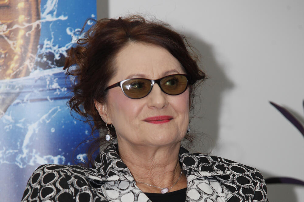 EVO S KIM DANICA RISTOVSKI DANAS NAZDRAVLJA: Širok OSMEH na njenom licu oduševljava, ovakvu je DUGO NISMO VIDELI