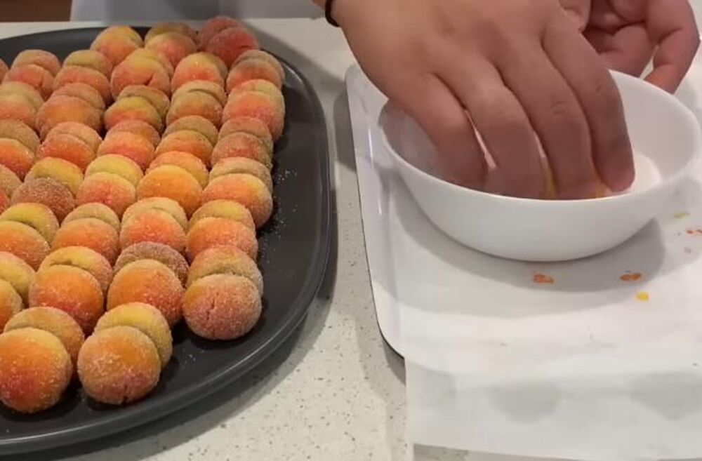 Uvaljajte potom u šećer