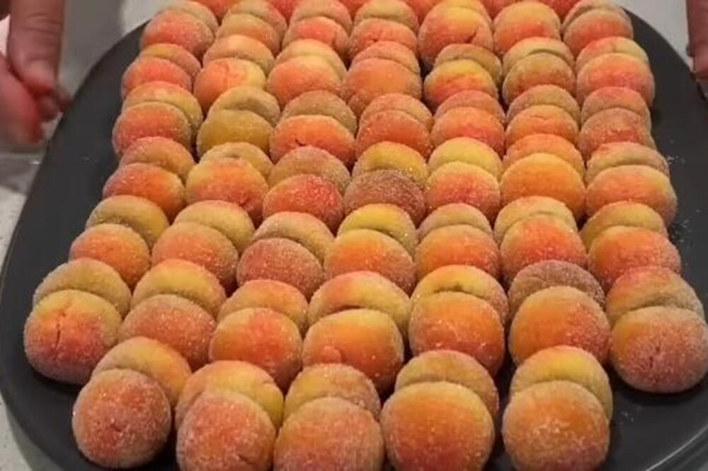 NAJUKUSNIJA BOŽIĆNA POSLASTICA KAKVU SAMO STARE DOMAĆICE ZNAJU DA NAPRAVE: Breskvice obožavaju i mladi i stari