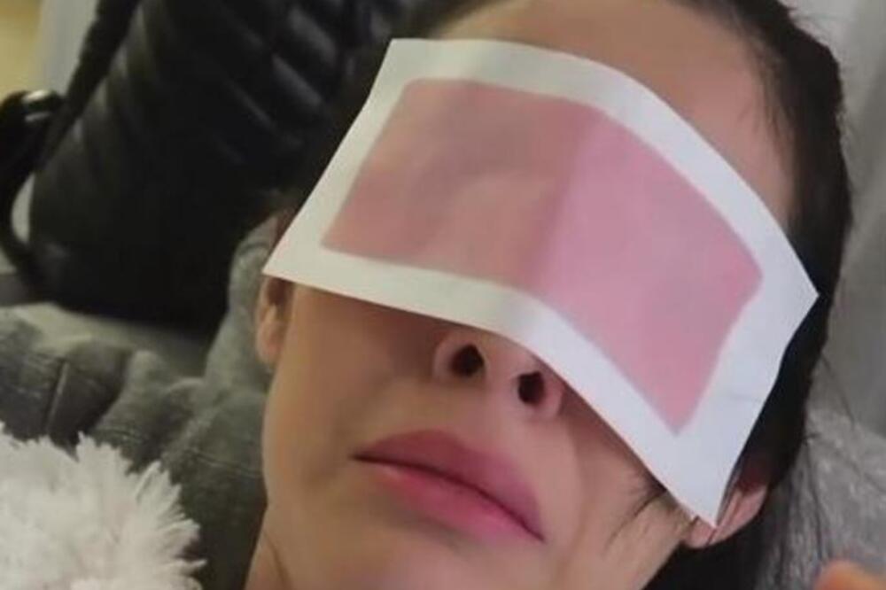 STAVIO JOJ TRAKU NA OBRVE IZ ČISTE OSVETE: Kad je skinula, stala je pred ogledalo i samo počelka da plače (VIDEO)