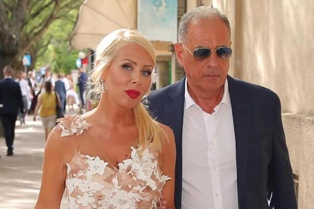 DA LI ZNATE ČIJI SU ONI RODITELJI? Majka vatrena PLAVUŠA koja ima BITNO ZANIMANJE, a tek otac kakav je DASA, AU