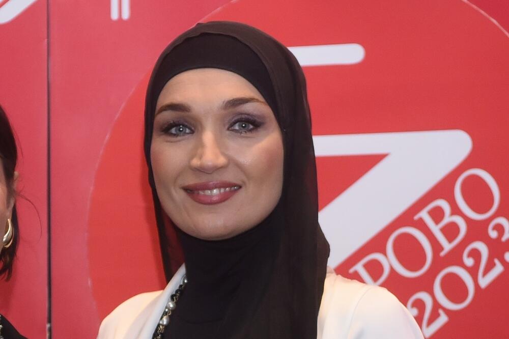 OVAKVA LEPOTA SE JEDNOM RAĐA! UDOVICA MUAMERA ZUKORLIĆA PONOVO ODUŠEVLJAVA: Izgleda SKUPO i OTMENO, KAKVA ŽENA