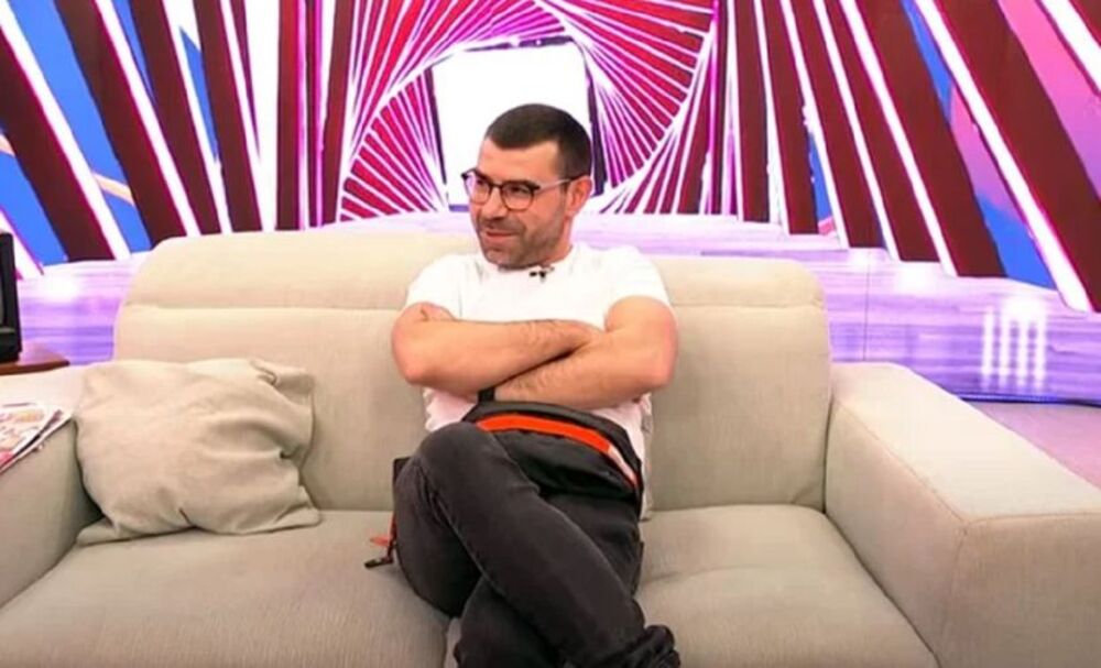 Jovanin brat želi da ona bude sa muškarcem