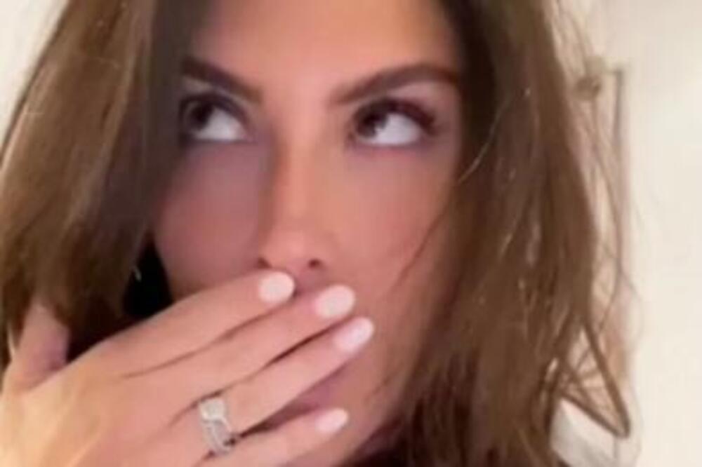 OBUKLA SE ZA POSAO, A ONDA PRIMETILA OGROMNU RUPU NA NEZGODNOM MESTU: Kada je izašla iz kuće POJEO je BLAM (VIDEO)