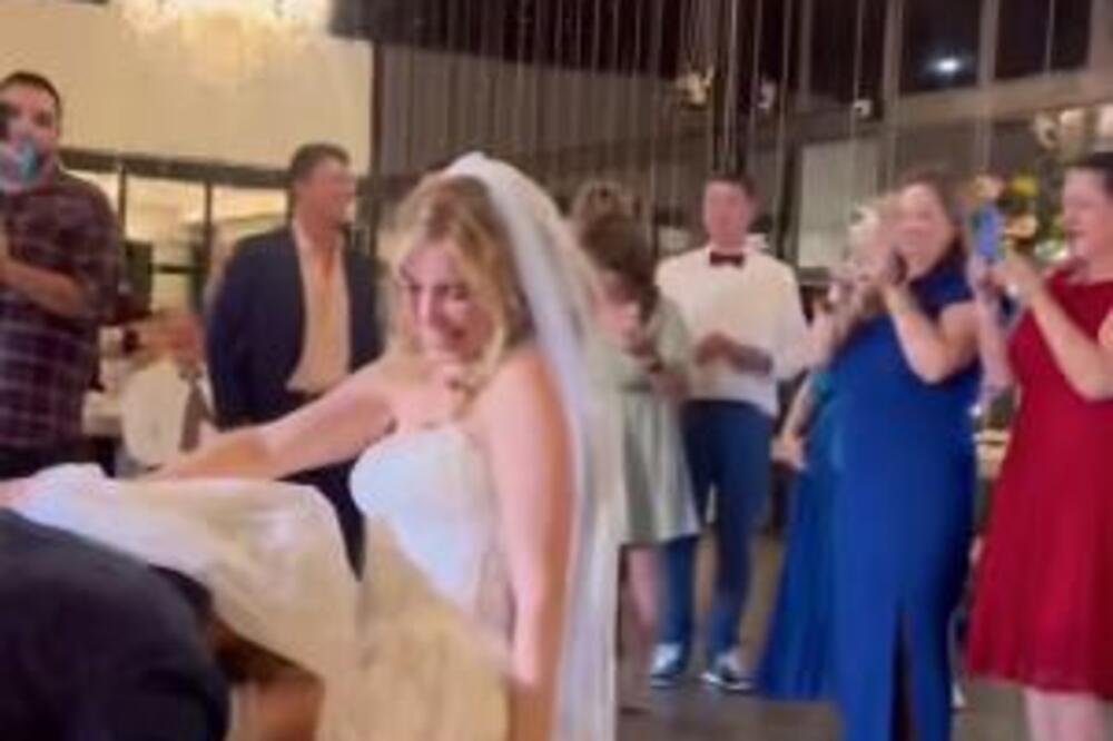 MLADOŽENJA PRED GOSTIMA ZAGNJURIO GLAVU POD MLADINU VENČANICU: Njenom ocu je PRESELO kad je video kako... (VIDEO)