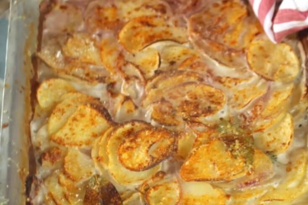 NAJJEDNOSTAVNIJI RECEPT ZA SOČAN FRANCUSKI KROMPIR: Kremast, lagan, a bogat ukus - gosti će olizati tanjir (VIDEO)