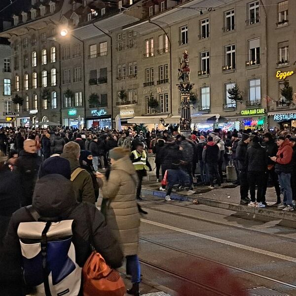 DELIJE KRENULE KA VANKDORF STADIONU! "Mi nismo kabadahije", jaka poruka navijača tokom kortea (VIDEO)