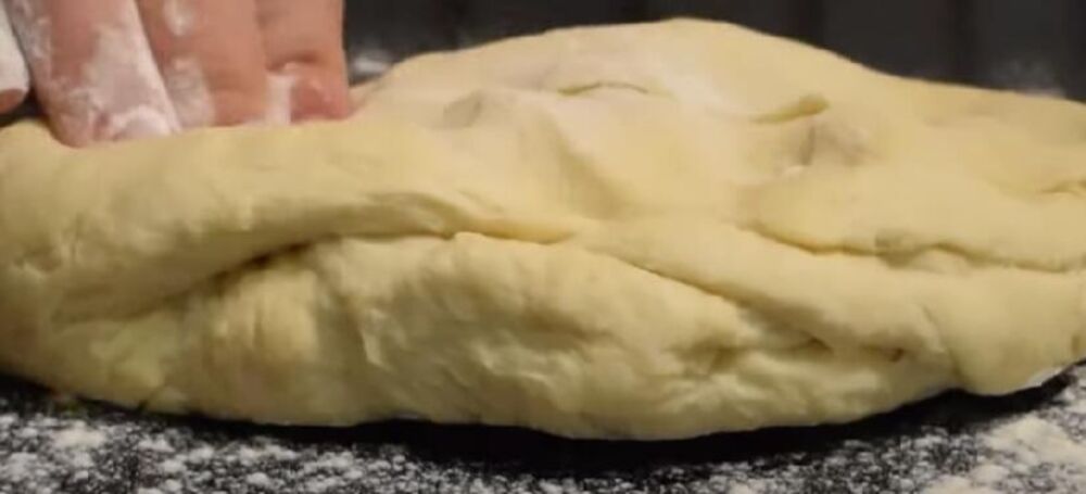 Razvlačenje posnog testa za picu