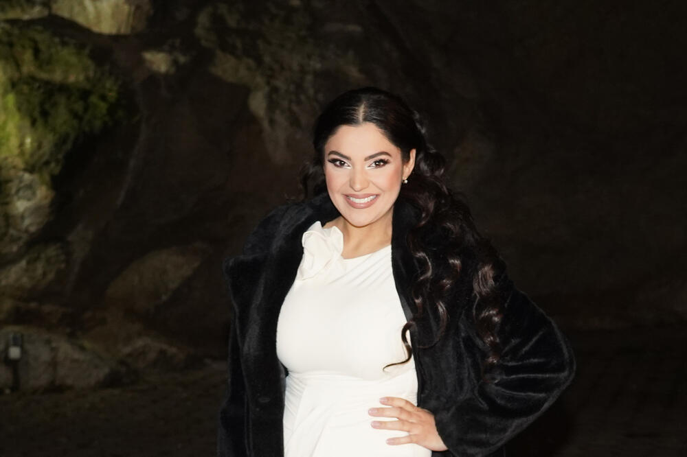 SLAVLJE U PORODICI NADICE ADEMOV, DANAS IMAJU RAZLOGA ZA RADOST: Pevačica ZAKASNILA na proslavu, a ovo je RAZLOG