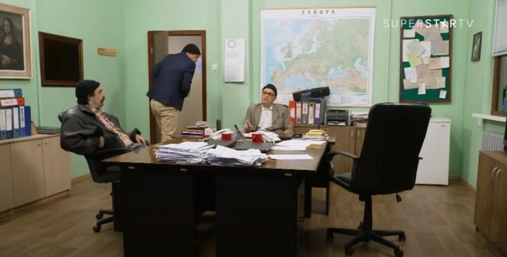 Na kraju su otpevali pesmu 'Sve što želim u ovom trenutku', pesmu kojom su likovi iz seriji „Sivi dom“ ispratili Šilju, odnosno Žarka Luaševića iz popravnog doma