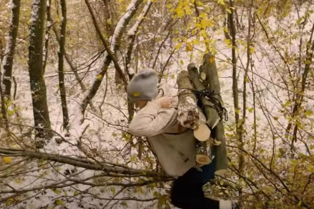 ESADU JE MUKA NATERALA DA ODE U ŠUMU: Muž joj je teško BOLESTAN, nemaju šta da JEDU, priča OVE ŽENE JE...