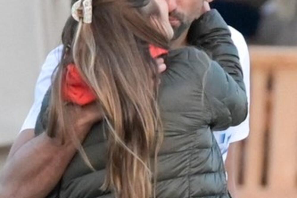 O OVOM POLJUPCU NOVAKA I JELENE ĐOKOVIĆ BRUJI CELA PLANETA: Stegao je za VRAT I NAVALIO, sve je PUCALO od STRASTI