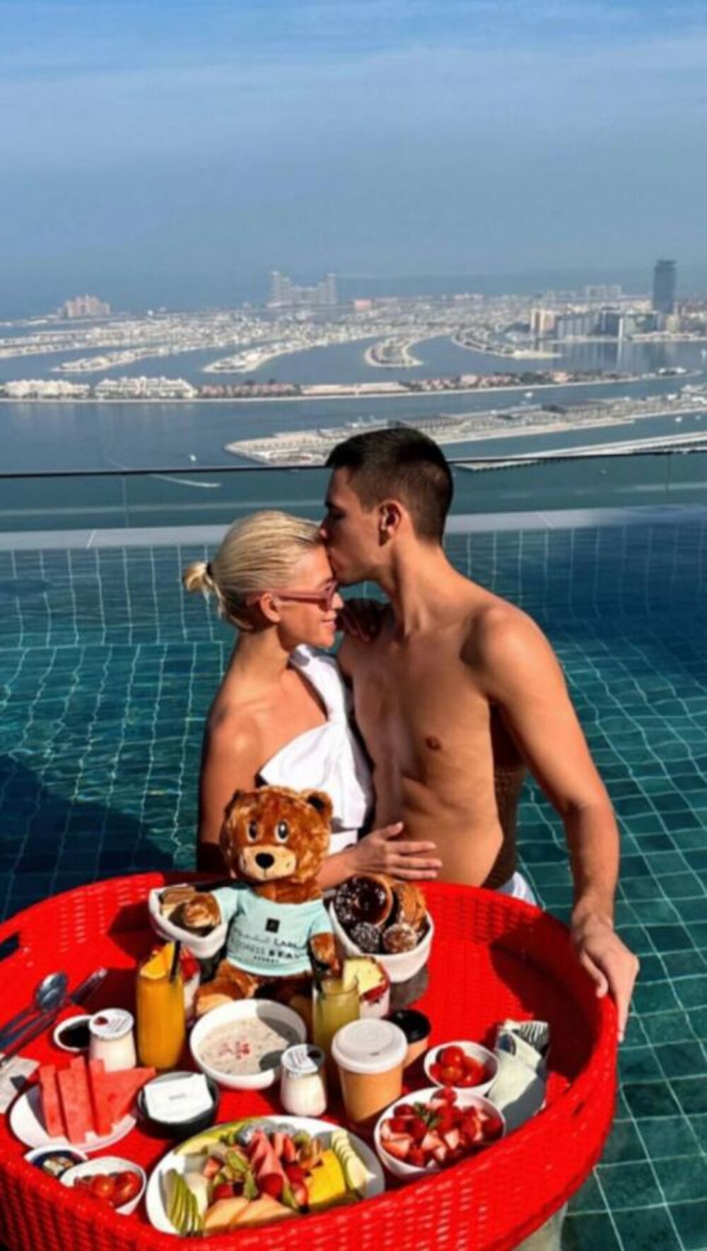 Par uživa u ljubavi ali i pogledu