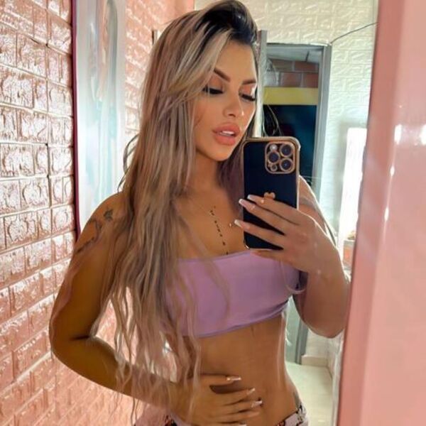 NAJVATRENIJA POLICAJKA JE OPET "NEVALJALA": Zasenila bakljadu, navijači je mole da ih ona hapsi (VIDEO/FOTO)